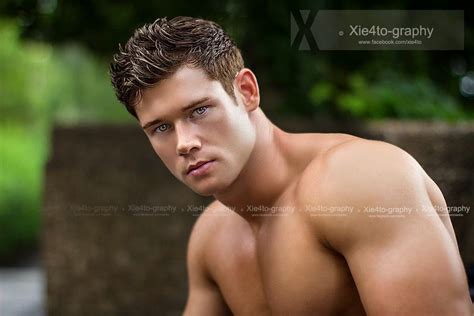 Hot Hunks Gallery 20 39