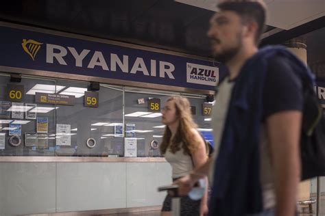 Aumentan A 46 Los Retrasos En Palma Por La Huelga De Tripulantes De Ryanair