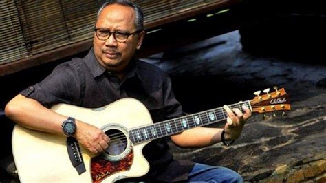 Download Lagu MP3 Titip Rindu Buat Ayah - Ebiet G Ade, Tersedia dengan Chord Gitar dan Lirik ...