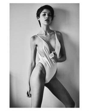 Short Haired Hottie Porn Pic