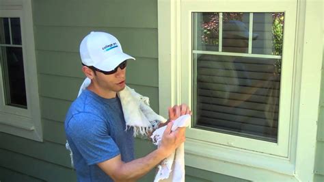 How To Clean A Window Quickly Easily Like A Pro Youtube