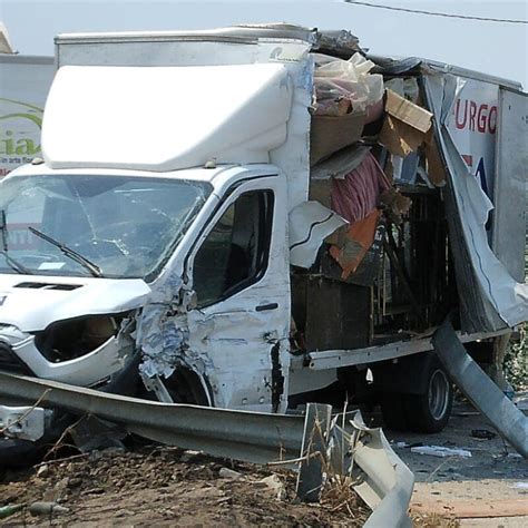 Incidente Sulla Statale Vittoria Gela Camion Distrutto Un Ferito