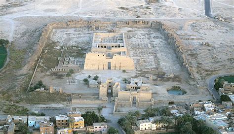 Medinet Habu Temple Beyond The Ramesseum In Egypt Kenzly