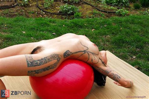 Wooly Black Haired Yoga Camaster ZB Porn