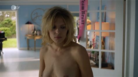 Naked Luise Weiß in Nord Nord Mord