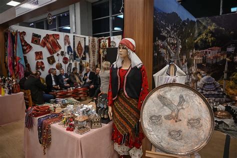 Bakan Bak İstanbul da 13 Rize Tanıtım Günleri nin açılış programına