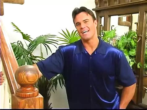 Schöne schöne blonde hure lutscht einen großen schwanz und nimmt es doggystyle in ihre muschi