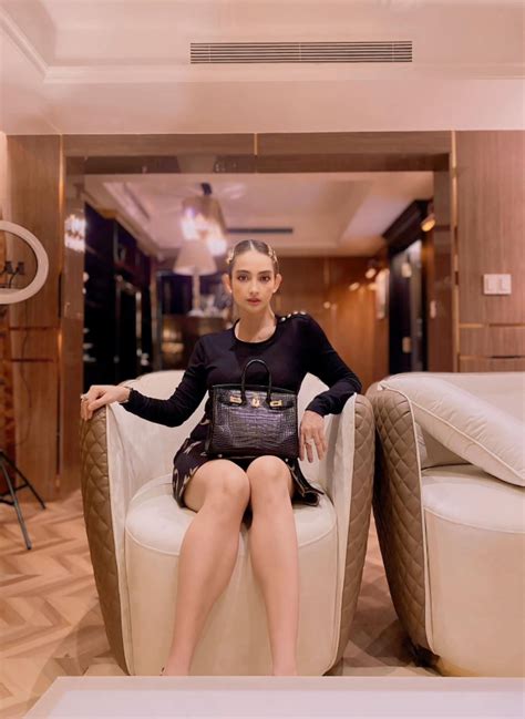 Phú bà Đồng Nai tuổi 40 trẻ như hot girl sống trong biệt thự trăm tỷ Hóa ra là mẹ chồng