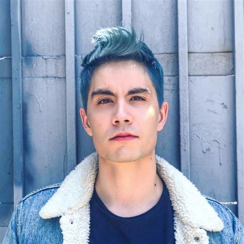 sam tsui singapore hear     gold jacket