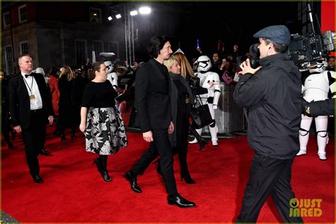 Domhnall Gleeson, Adam Driver & More Hit the Red Carpet at 'Star Wars: The Last Jedi' Premiere ...