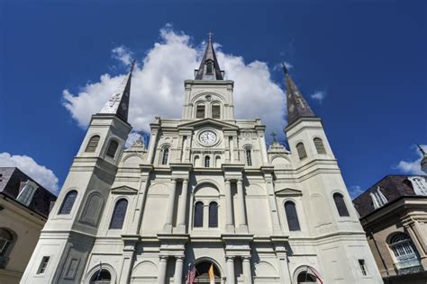 Catedral De San Luis Frente A Los Nuevos Lanzadores Louisiana Foto De