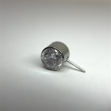 infinite side set cz threadless  rogue piercing