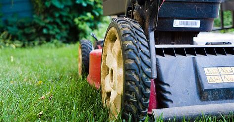 Bent Lawn Mower Blades: How to Avoid, Identify and Replace