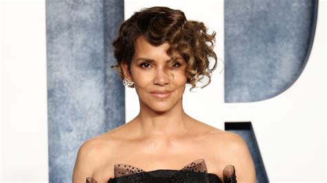 Halle Berry Savagely Destroys Troll Who Criticised Her Nude Photo Post Mirror Online