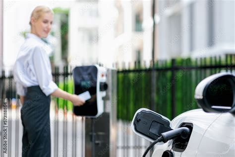 how to pay for charging electric car