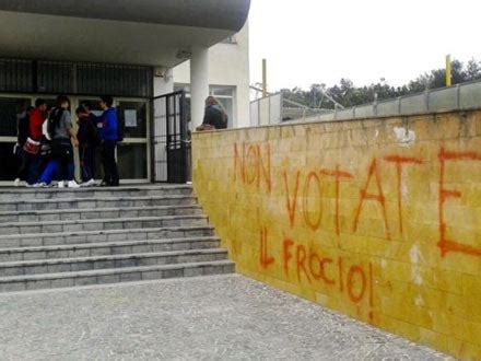 Il Compagno Di Scuola Gay Non Nello Spogliatoio Con Me Gay It