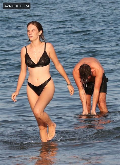 Maya Thurman Spotted Taking In The Rays Sunbathing In The Hot Italian Sunshine Out In Venice