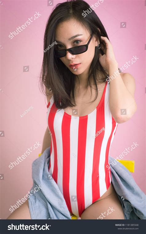 Sexy Asian Woman Red Bikini One 스톡 사진 1181385568 Shutterstock