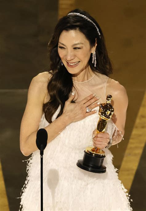 actress michelle yeoh  moussaieff  oscars  academy awards