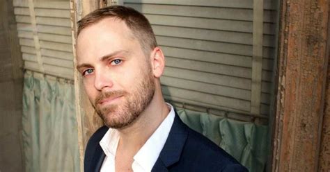 Este Periodista Gay Y Conservador Fue Expulsado De Grindr Y Quiz Involucrar Al Fbi El Closet Lgbt