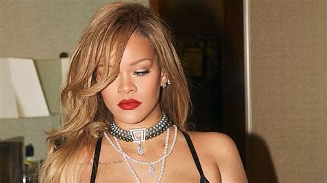 Rihanna Bares Her Cleavage As She Flashes The Flesh In Sizzling Lingerie Shoot For Savage X
