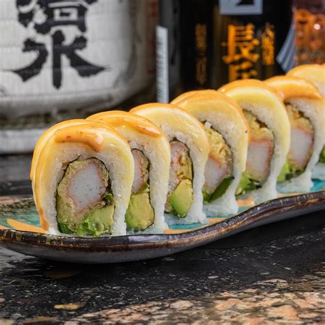 rollo de sushi de camarones sushi restaurante don li asian cuisine