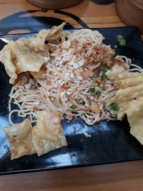 Pengalaman Makan di Mie Gacoan Tropodo - Catatan Adi