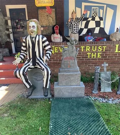 Spooky Beetlejuice Yard Decoration Ideas Artofit