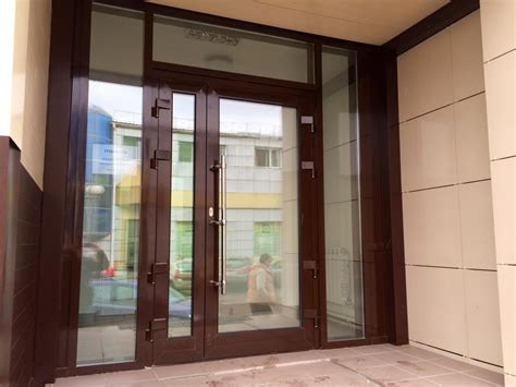 Алюминиевые входные двери: виды и конструктивные особенности