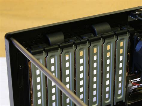 Thermaltake DH-101 HTPC Case Review - The Case - Inside | TechPowerUp