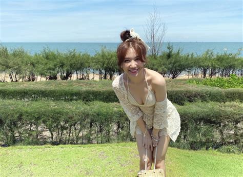 Hari Won Di N Bikini Nh Ch Ng Ch P Nh Sao Vi T Vi T Gi I Tr