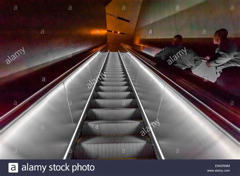 Museum Escalator Stock Photos & Museum Escalator Stock Images - Alamy