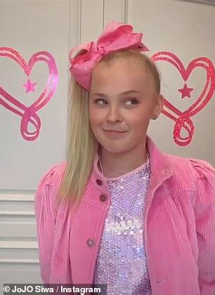 JoJo Siwa Surprises Fans As Swaps Her Signature Blonde Ponytail For Brunette Curls Daily Mail