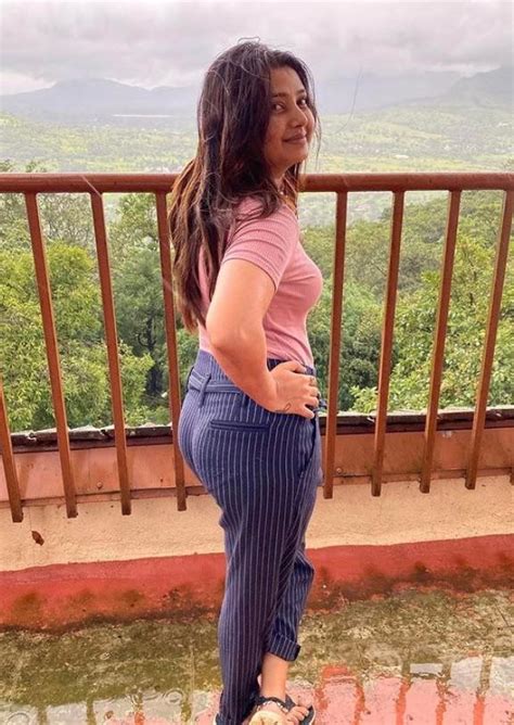 Prajakta Mali With That Tight Ass Scrolller