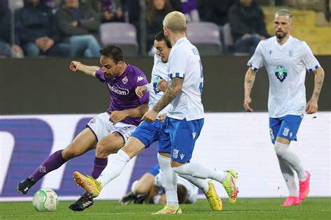 Conference League La Fiorentina Perde Con Il Lech Poznan Ma In