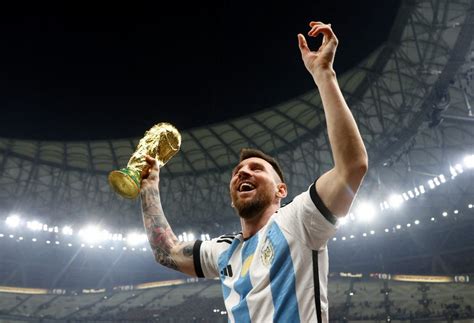 Magical Lionel Messi Hoists World Cup 2022 Fifa World Cup