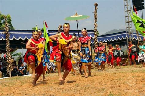 Festival Kesenian Tradisional OMK Kulon Progo Membangun Tradisi