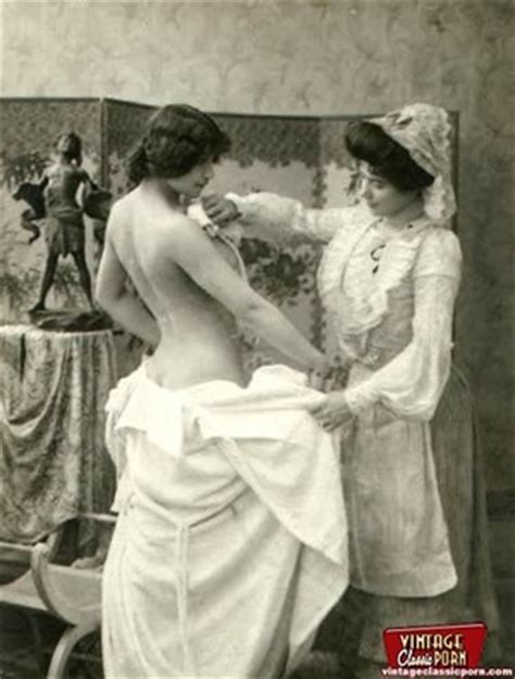 Vintage Lesbian Nude Chicks Enjoy Posing In The Twenties Xxx Dessert
