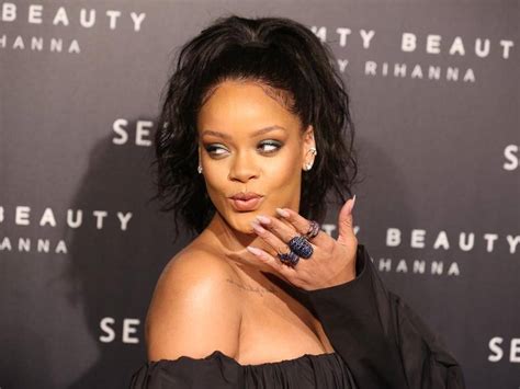 Rihanna Aposta Em Lan Amento De Linha De Lingerie R Dio Cidade