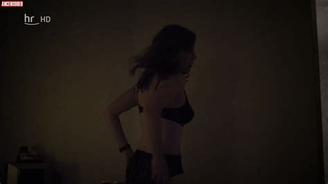 Naked Barbara Terpoorten In Der Bestatter