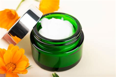 Crema Para Cara Y Cuerpo Tarro Verde Con Crema De Cal Ndula Y Flores