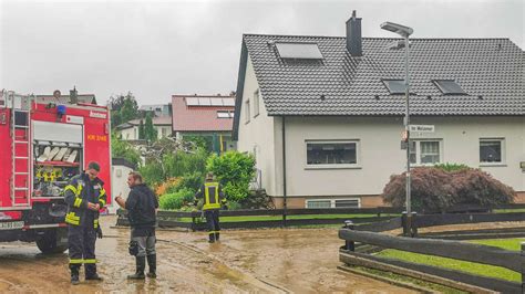 Baden W Rttemberg Heftige Unwetter Front Dwd Warnt Vor Schweren Gewitter