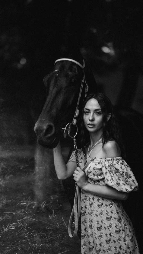 Девушка с лошадью