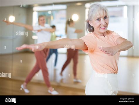 Mature Woman Dancing Club Hi Res Stock Photography And Images Alamy
