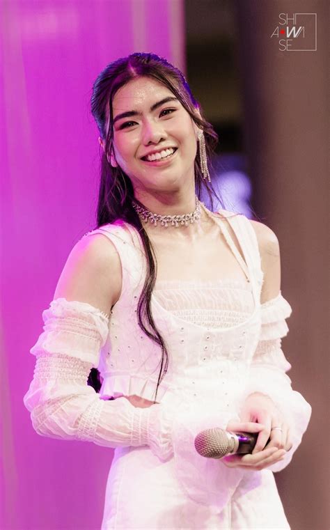 Pin By Alain Keith Cabardo Daguio On Bini Pretty Brunette Pretty Selfies Pretty Smile