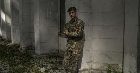 War Spurs Ukrainian Efforts To Legalize Same Sex Marriage The New York Times