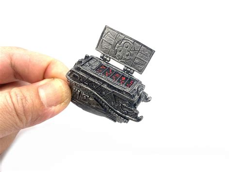 Scale Hot Toys Mms Alien Vs Predator Scar Predator Figure Left Forearm Action Figures