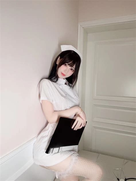 B站十万口草莓粥粥舰长3月专属125图 – 元气微密