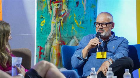 VZTAHY V BUDOUCNOSTI POLYGAMIE SEX S ROBOTY A ONLINE LÁSKA NEZBLÁZNÍME SE Z TOHO Katedra