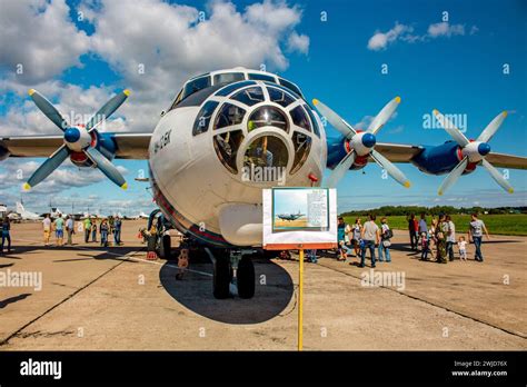 Antonov an 12 hi-res stock photography and images - Alamy